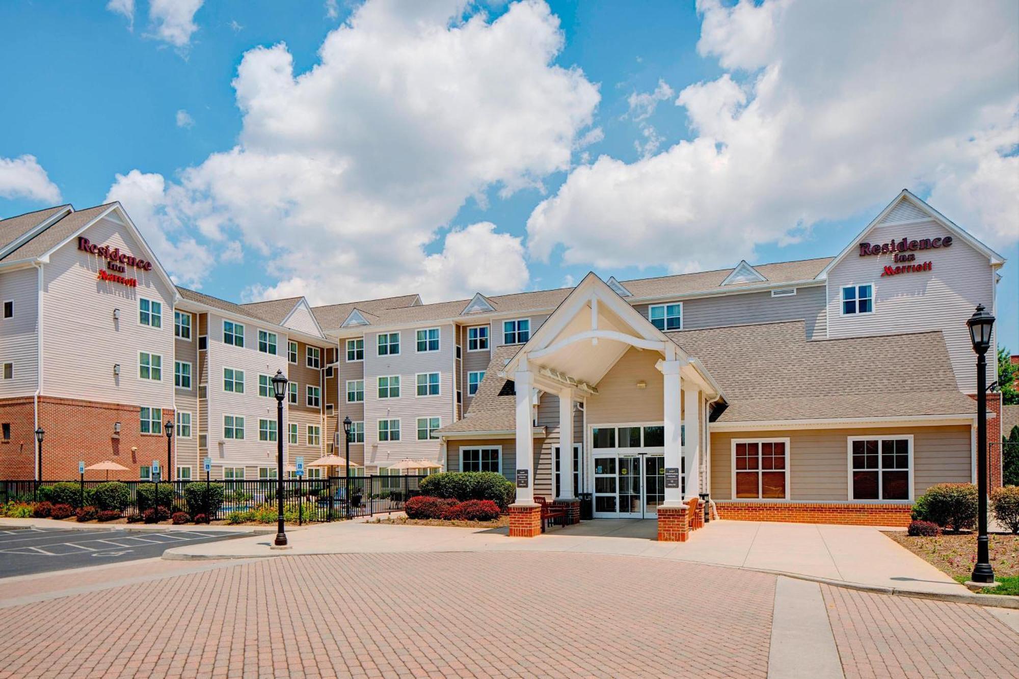 By Marriott Airport 3* Roanoke